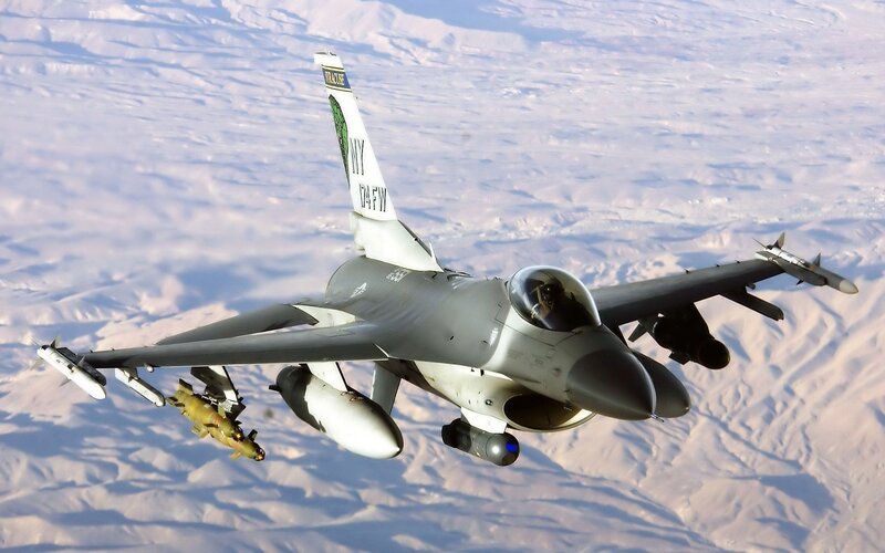 F-16 fighter jet in flight