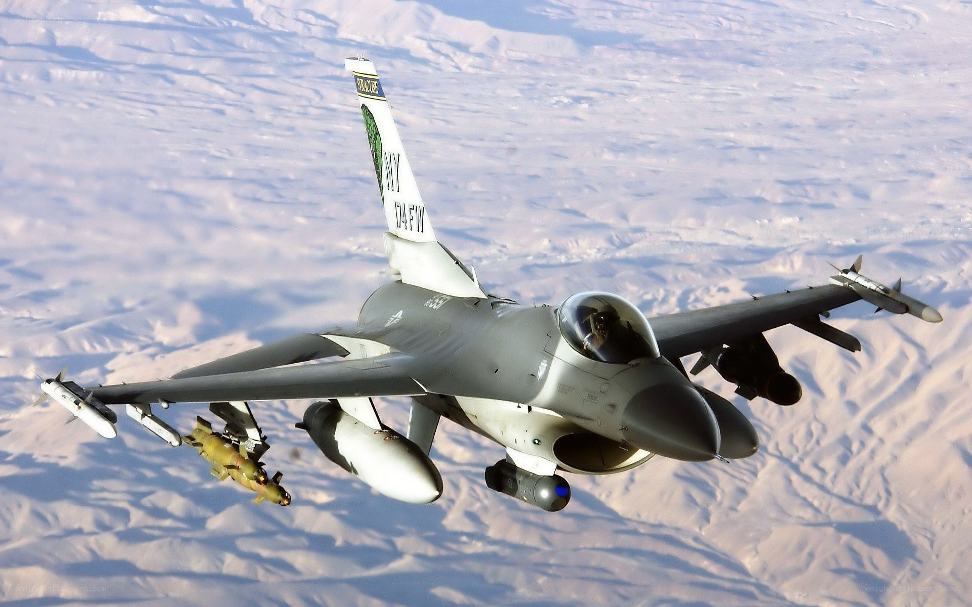 F-16 fighter jet in flight