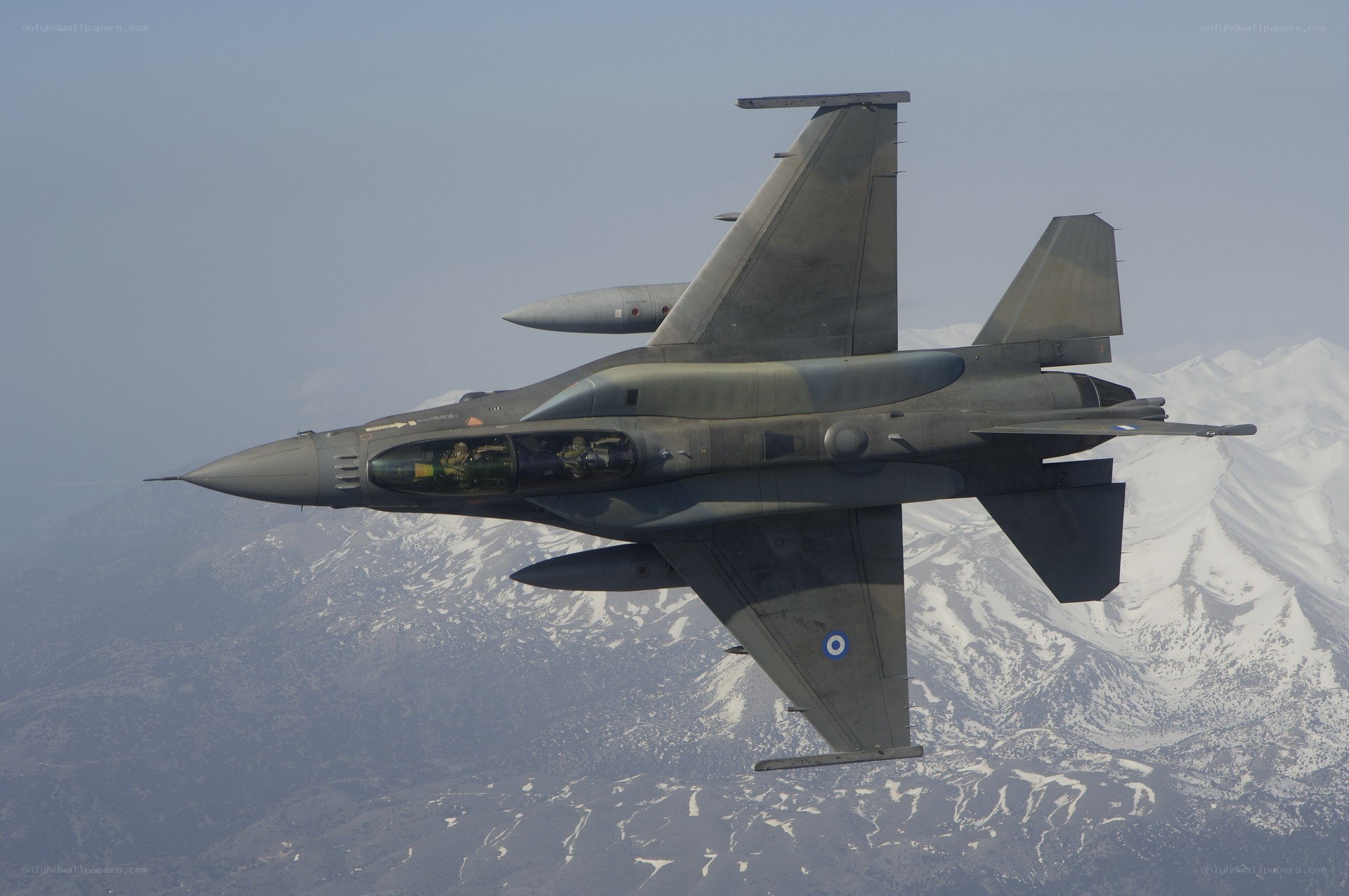 F-16 fighter jet in flight