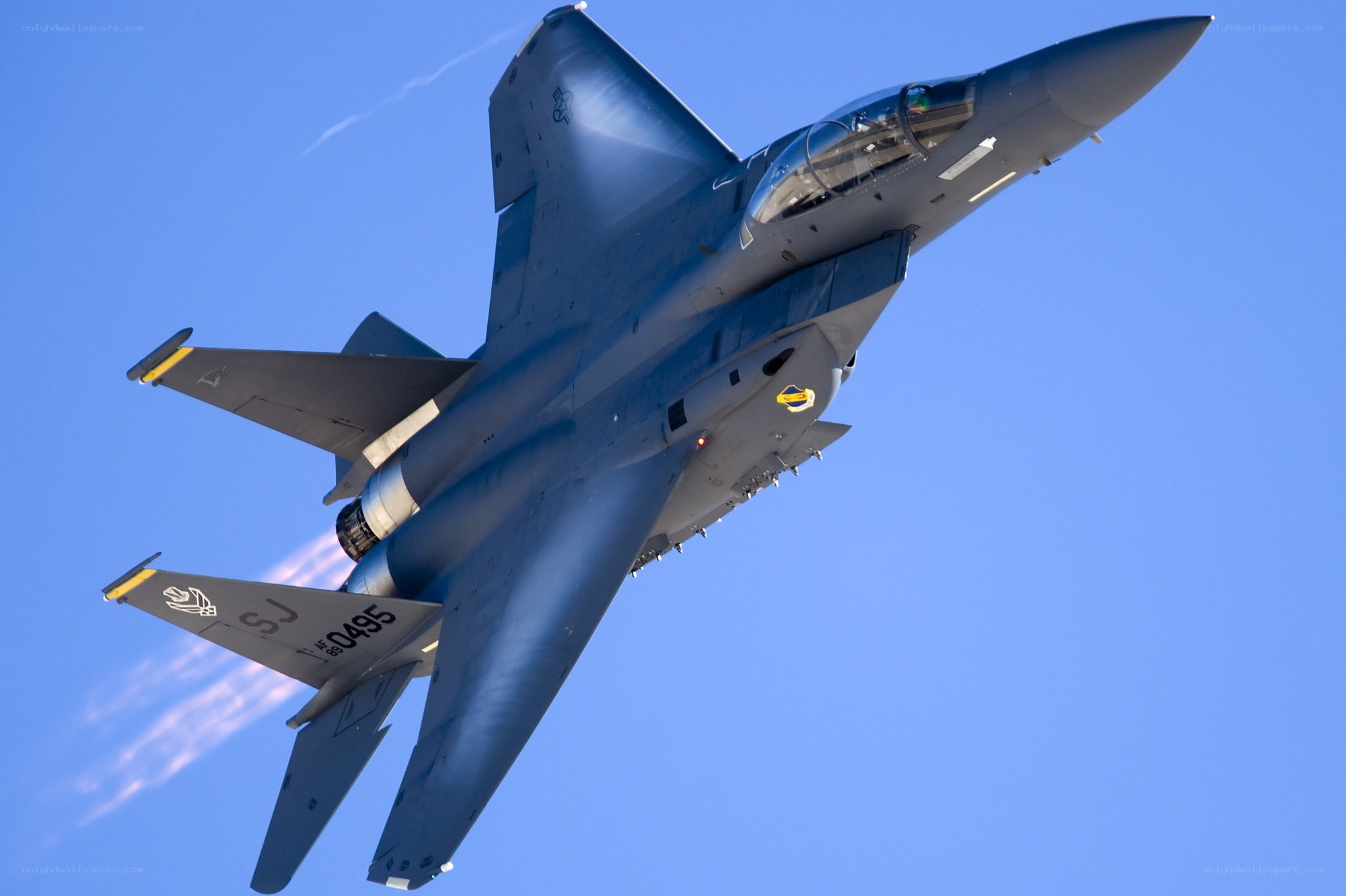 F-16 fighter jet in flight