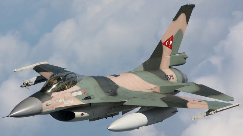 F-16 fighter jet in flight