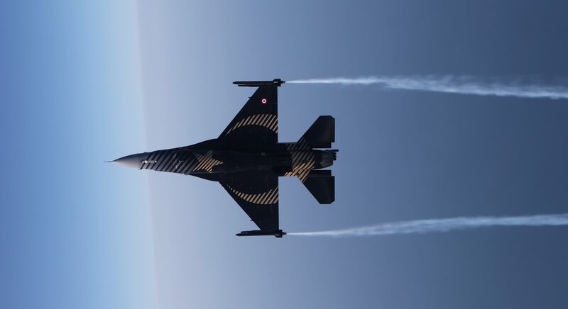 F-16 fighter jet in flight