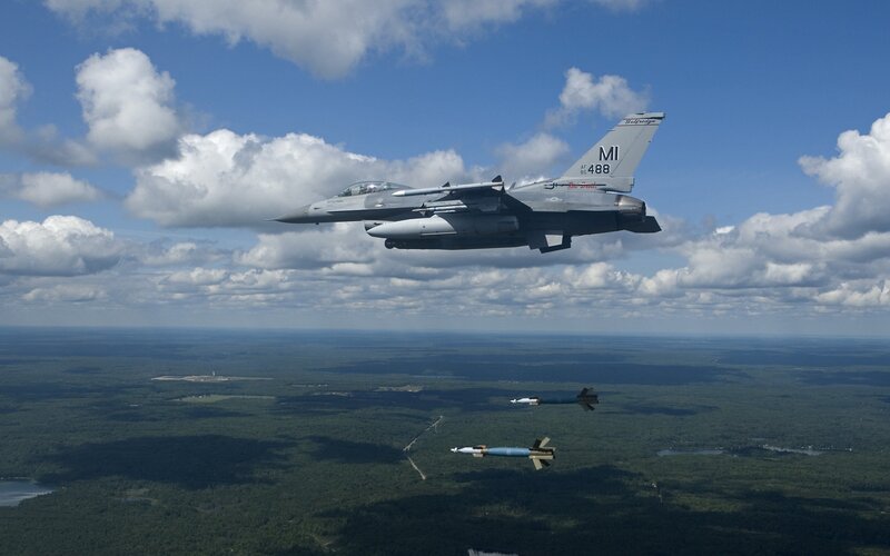 F-16 fighter jet in flight