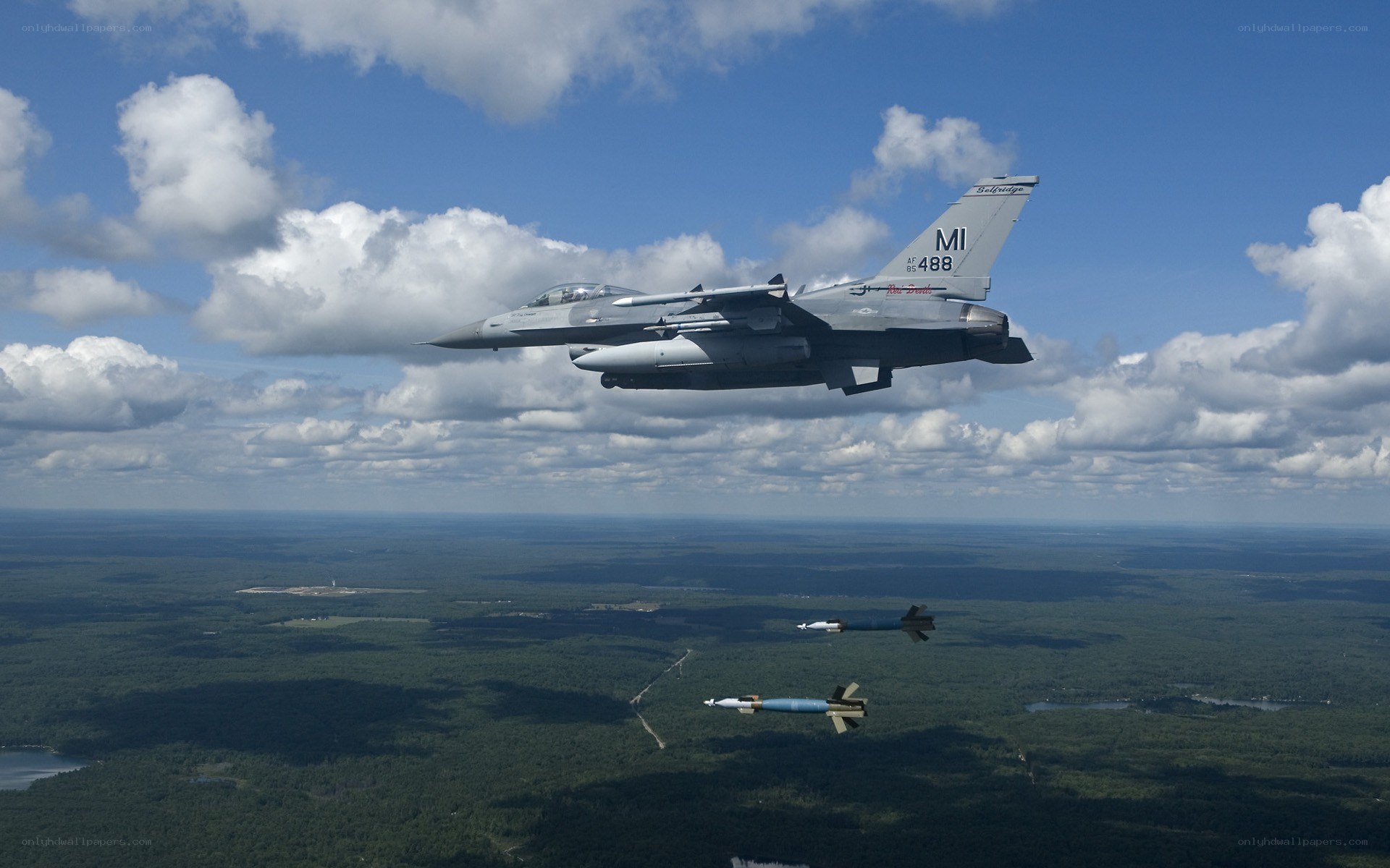 F-16 fighter jet in flight
