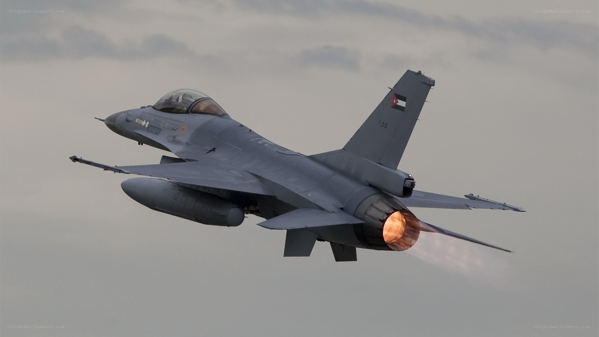 F-16 fighter jet in flight