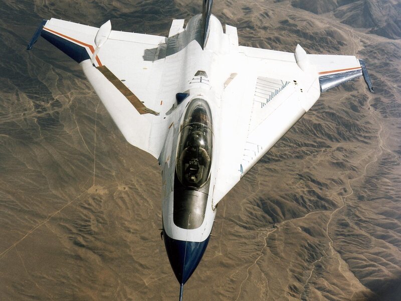 F-16 fighter jet in flight