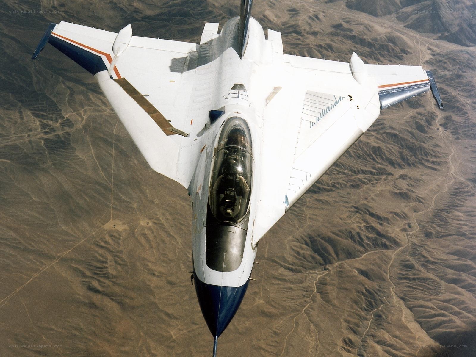 F-16 fighter jet in flight