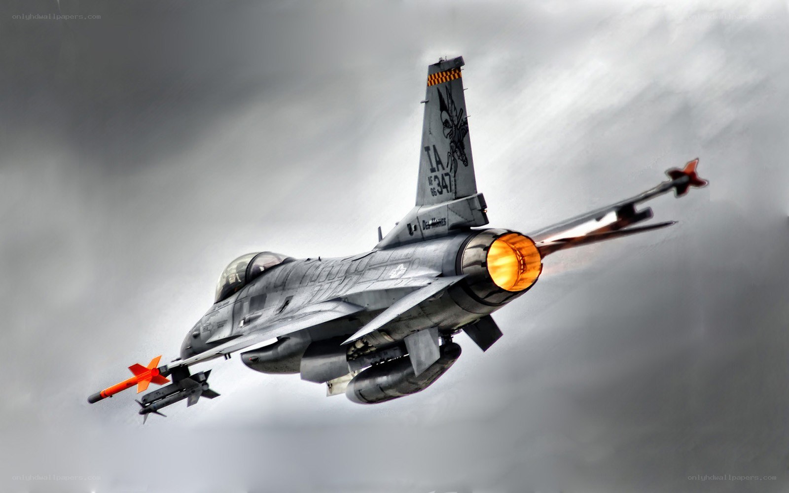 F-16 fighter jet in flight