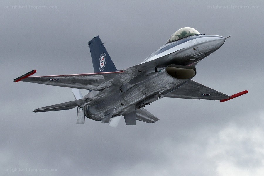 F-16 fighter jet in flight