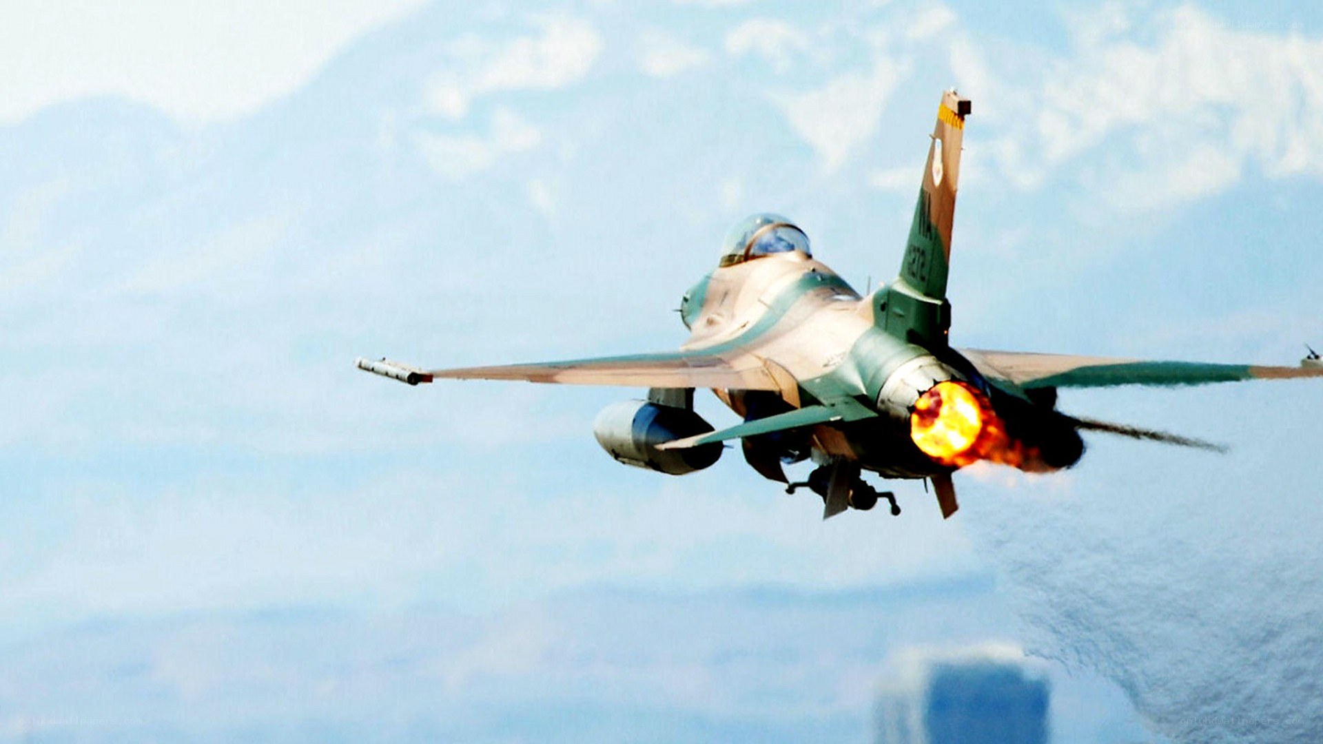 F-16 fighter jet in flight