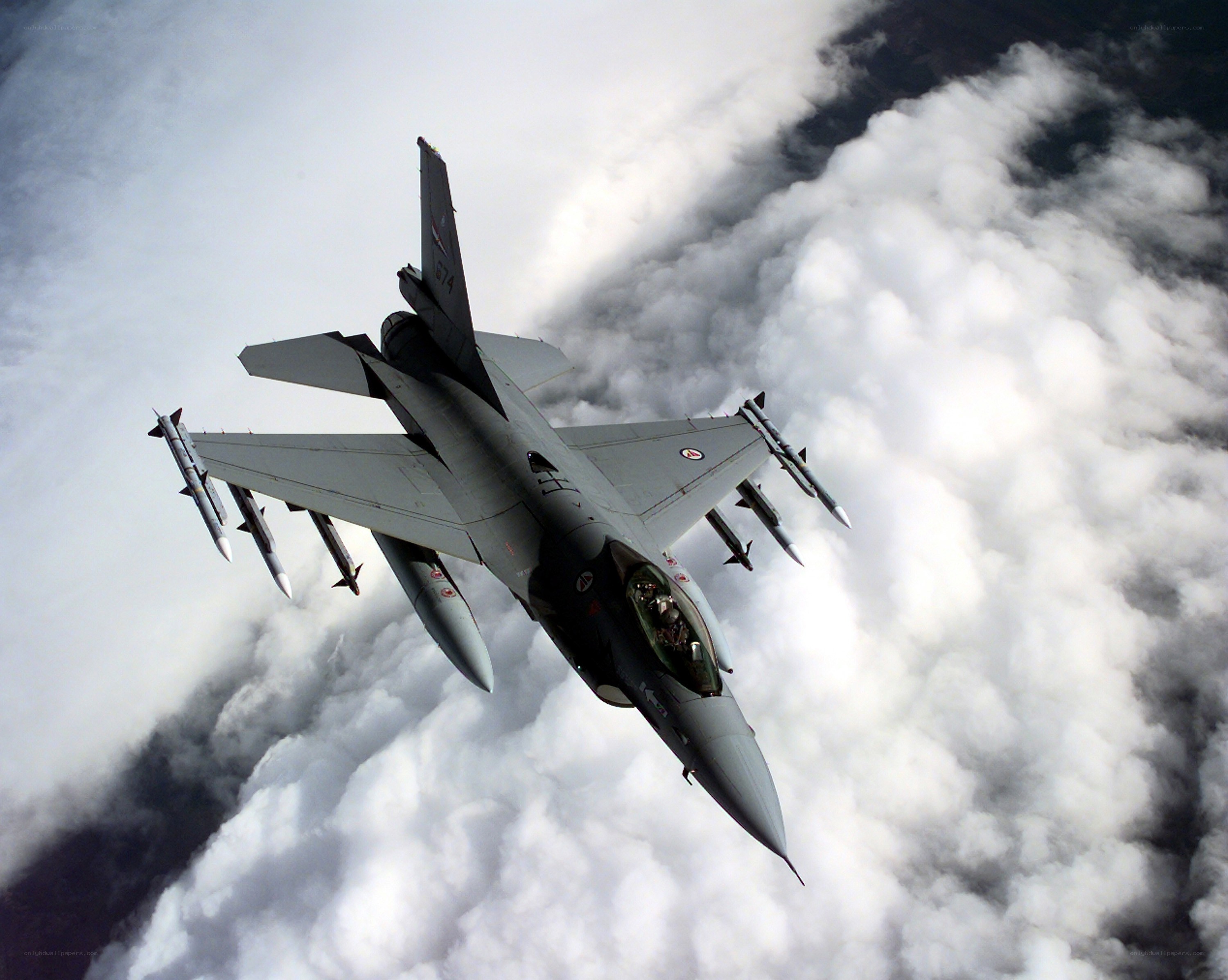 F-16 fighter jet in flight