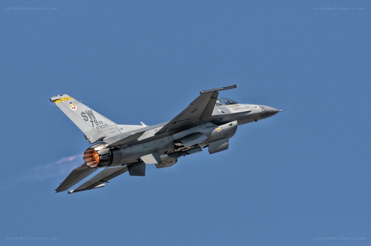 F-16 fighter jet in flight