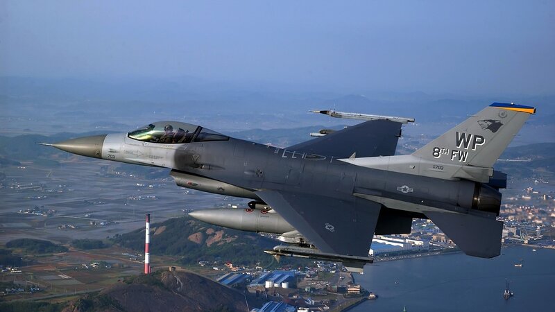 F-16 fighter jet in flight
