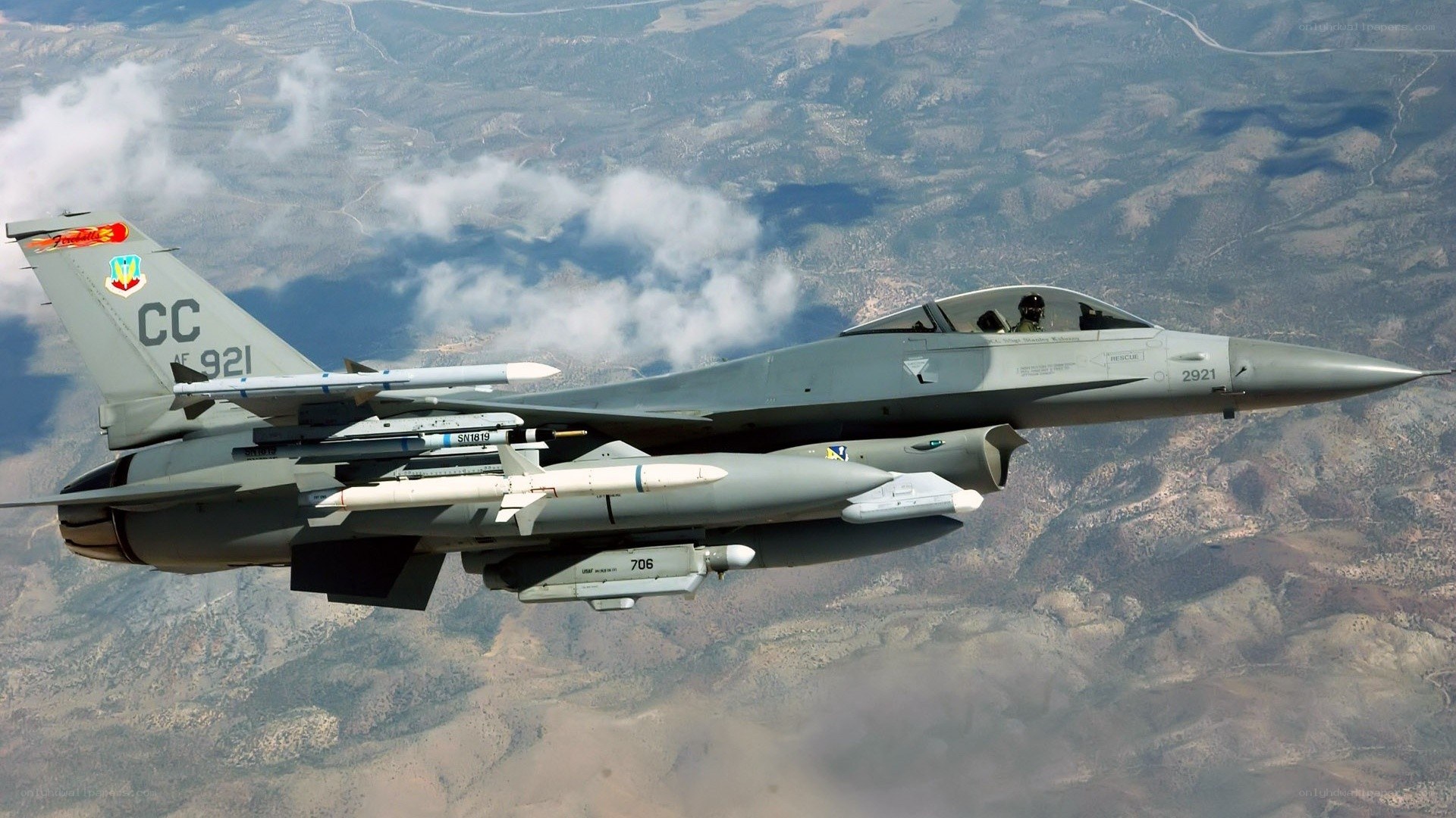 F-16 fighter jet in flight
