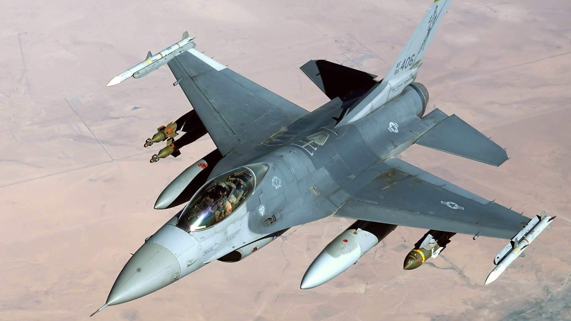 F-16 fighter jet in flight