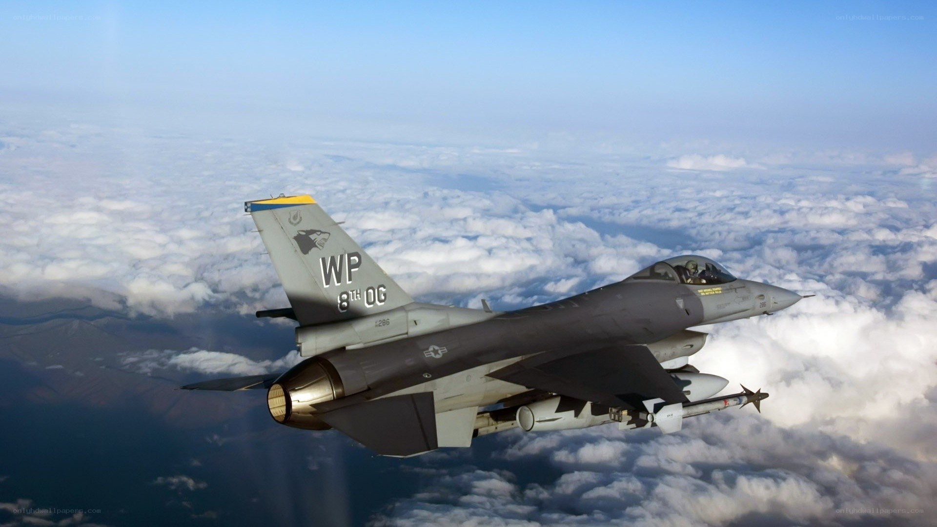 F-16 fighter jet in flight