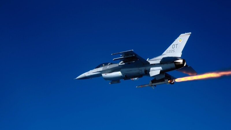 F-16 fighter jet in flight