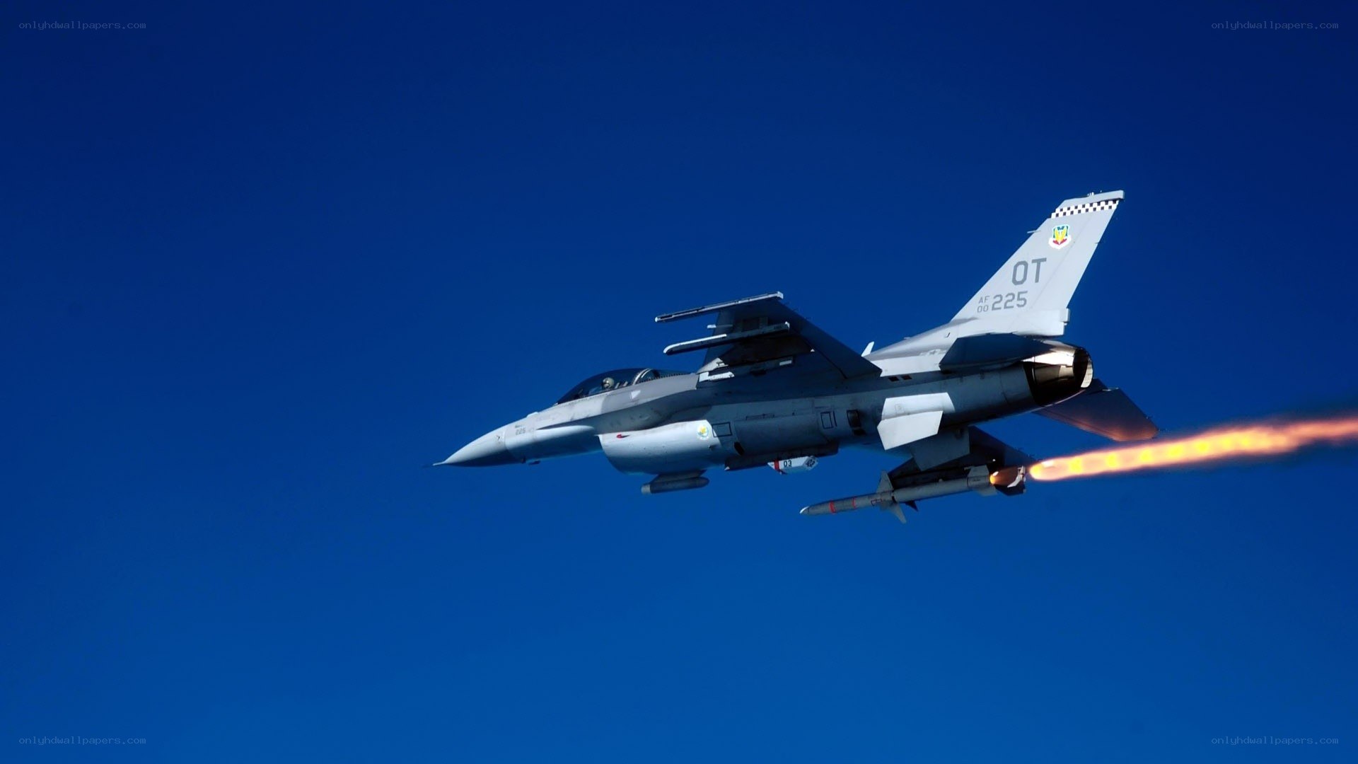 F-16 fighter jet in flight