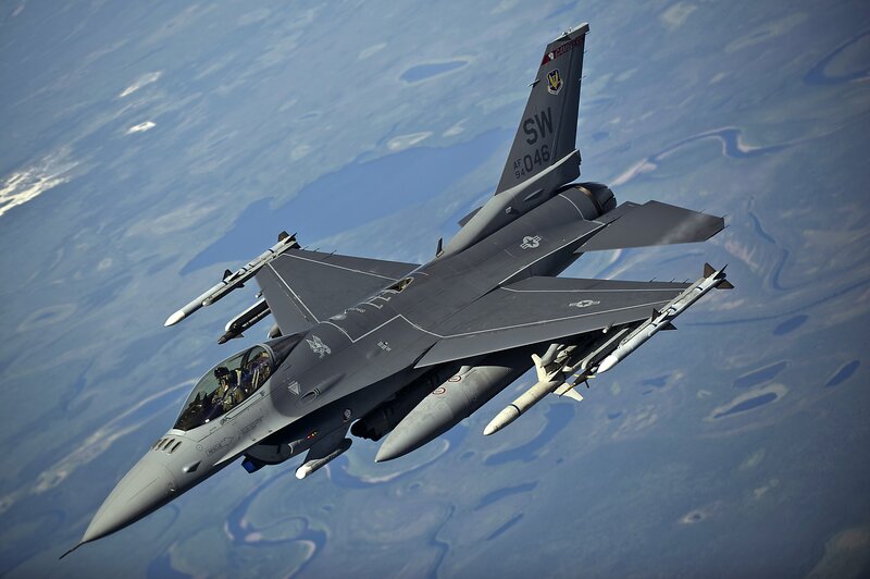 F-16 fighter jet in flight