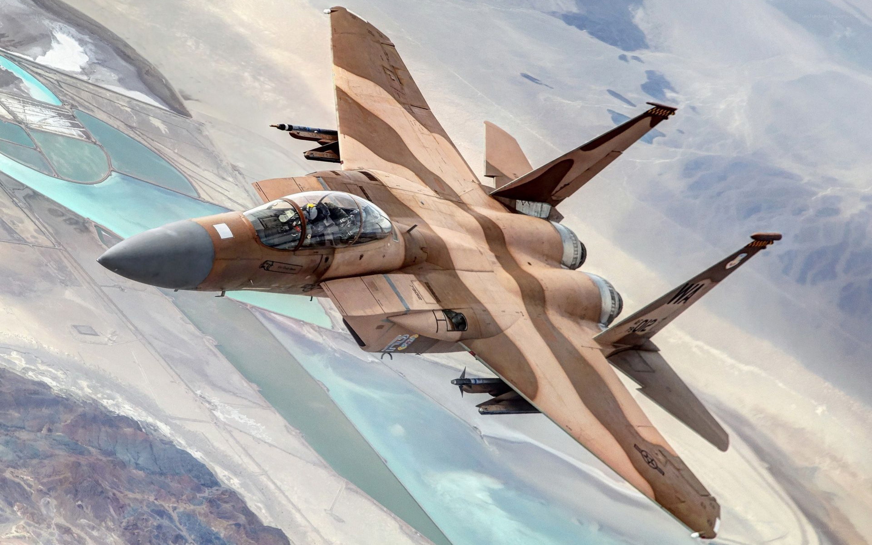 F-16 fighter jet in flight