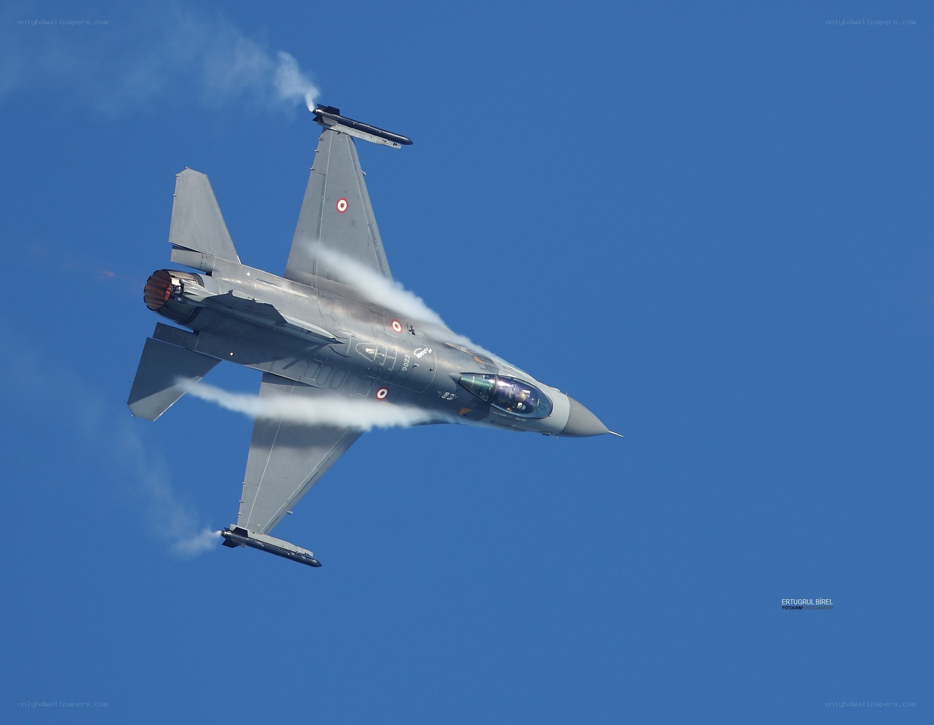 F-16 fighter jet in flight