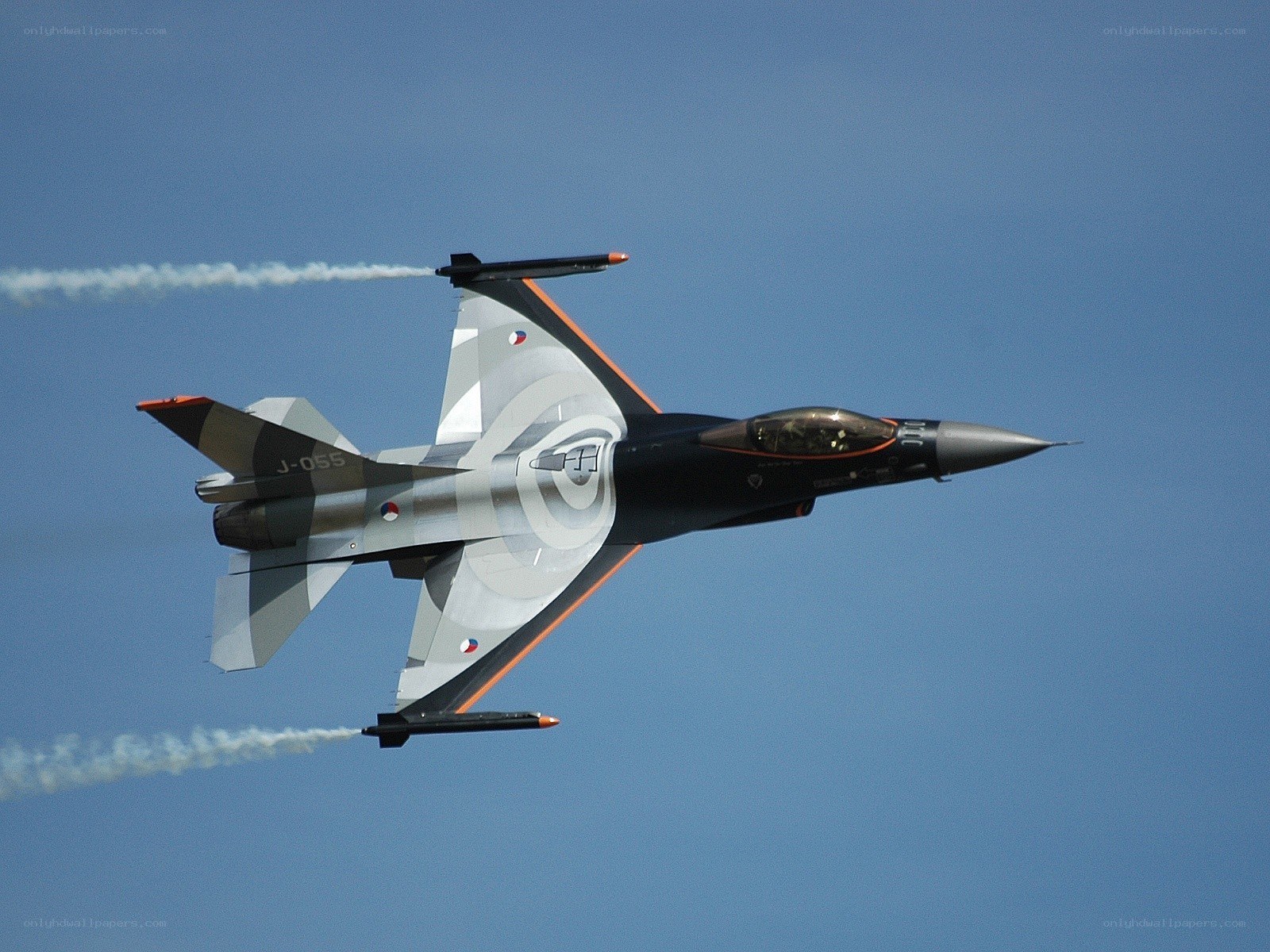 F-16 fighter jet in flight