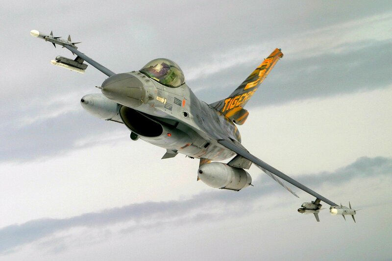 F-16 fighter jet in flight