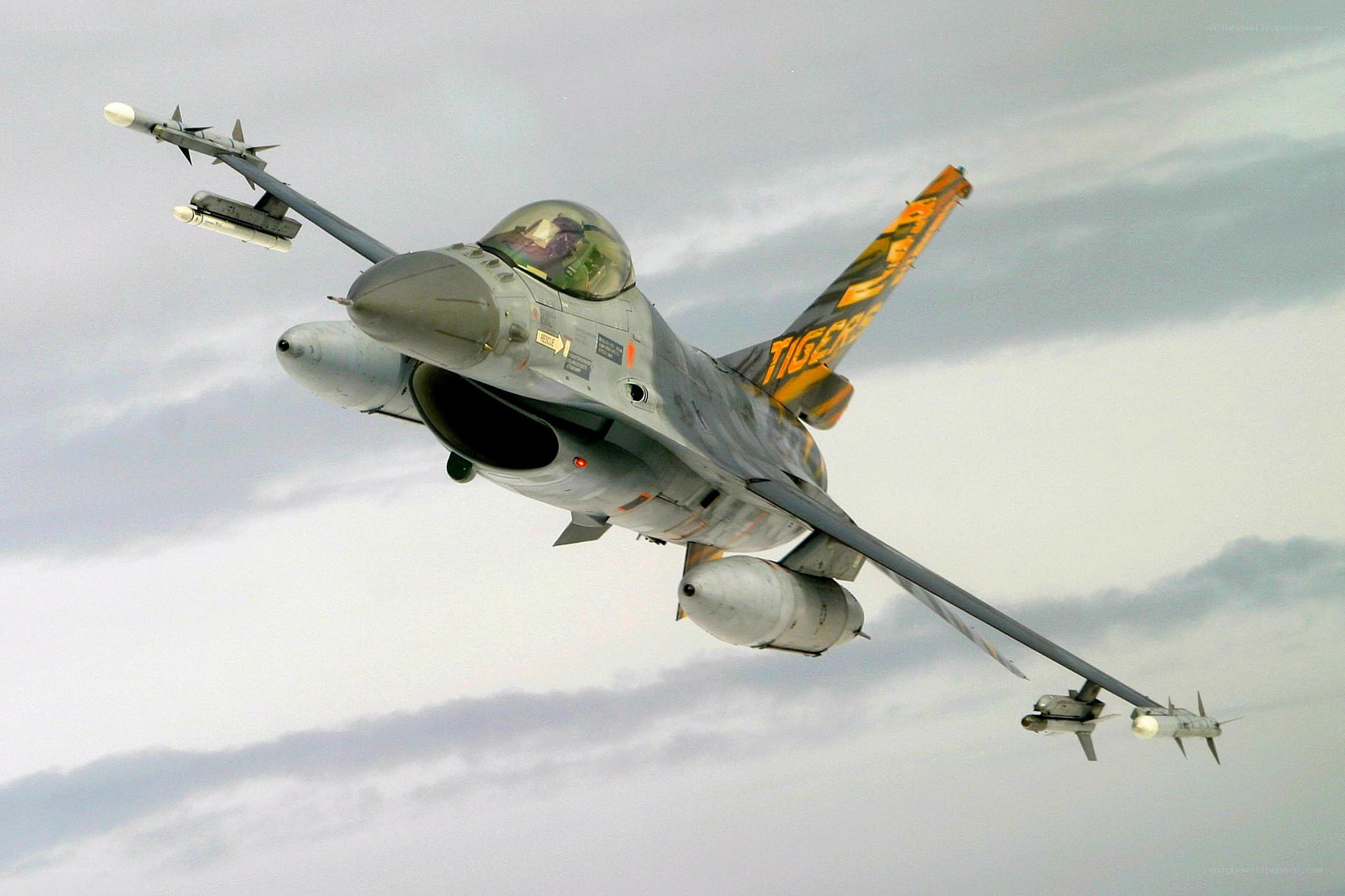 F-16 fighter jet in flight