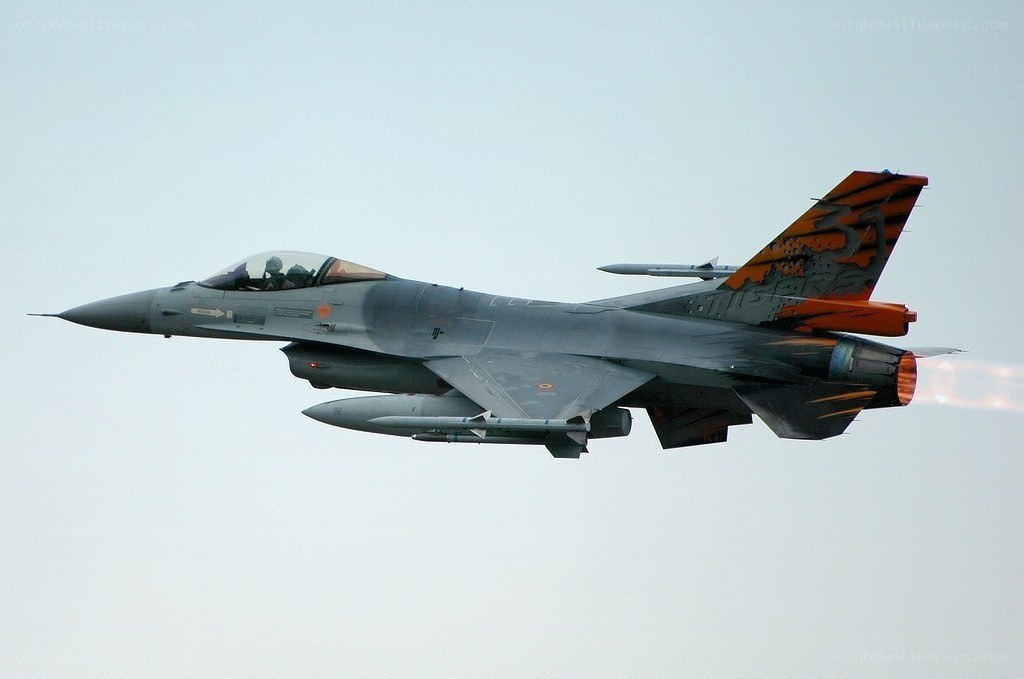F-16 fighter jet in flight