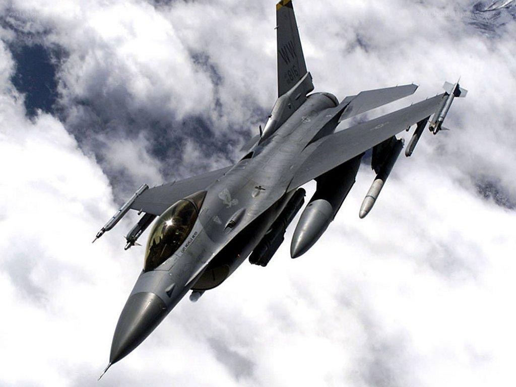 F-16 fighter jet in flight