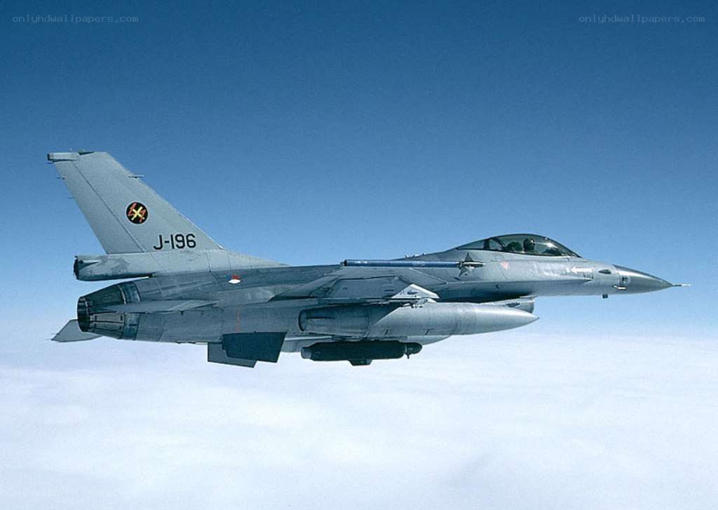 F-16 fighter jet in flight