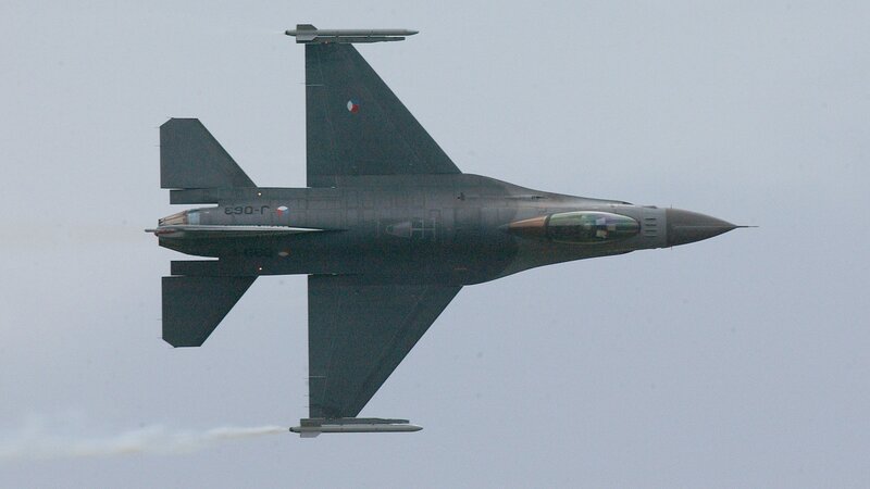 F-16 fighter jet in flight