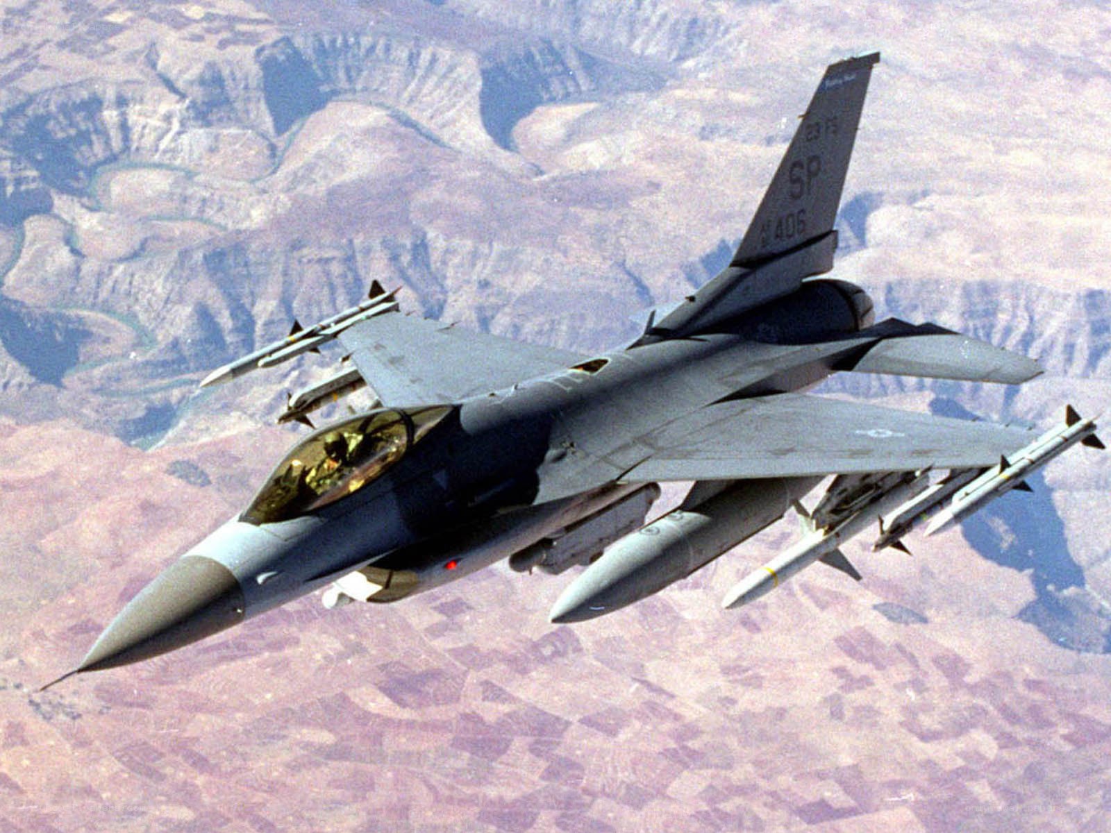 F-16 fighter jet in flight