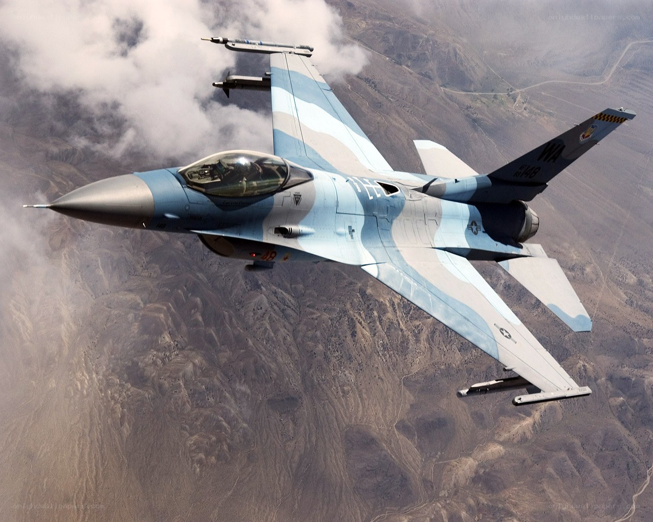 F-16 fighter jet in flight