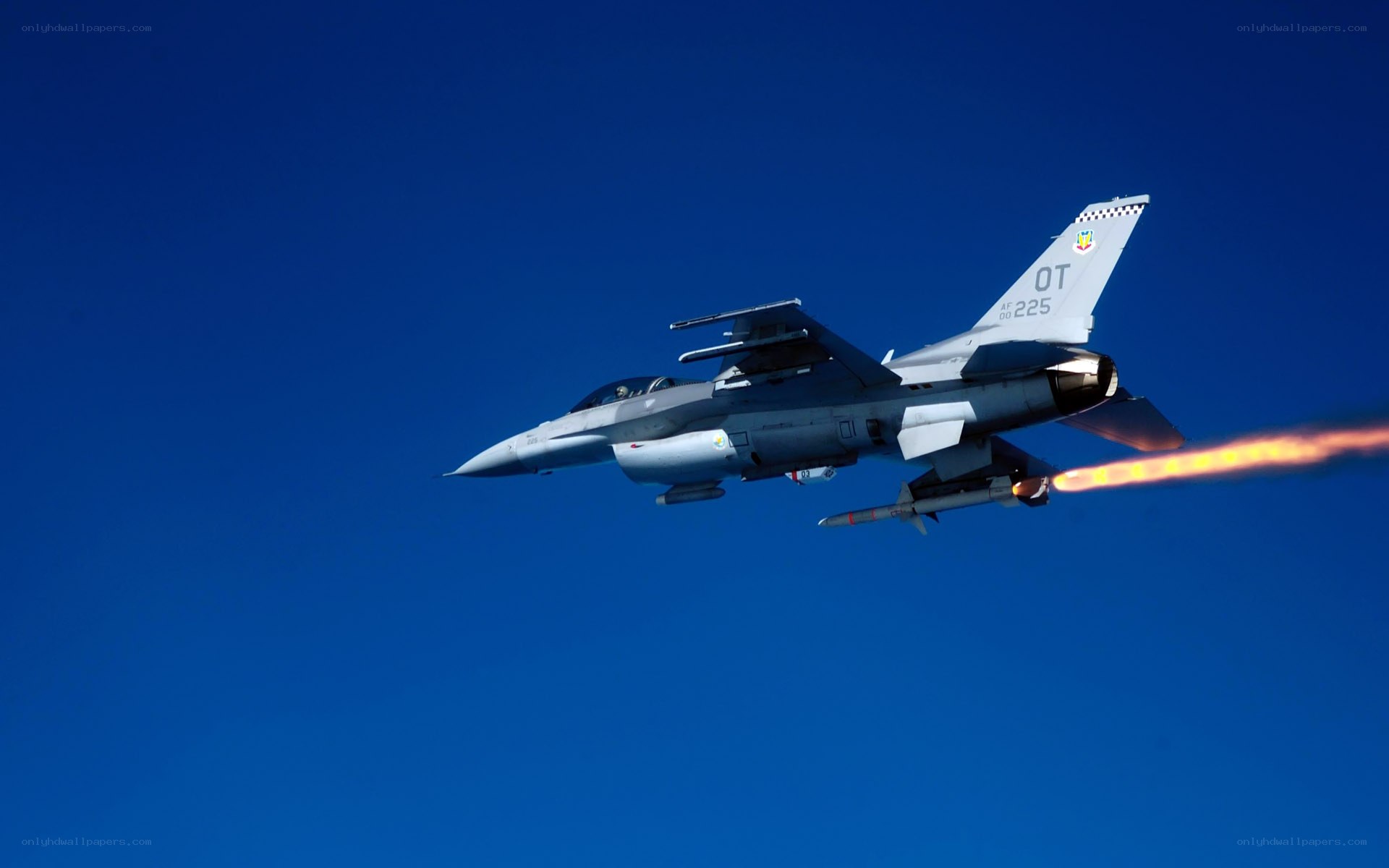 F-16 fighter jet in flight