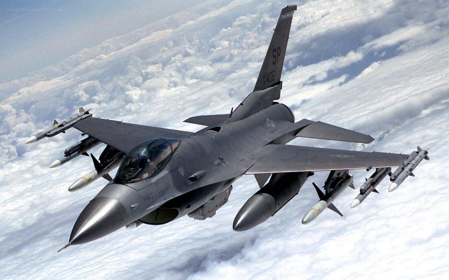 F-16 fighter jet in flight