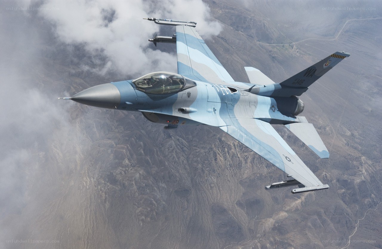 F-16 fighter jet in flight