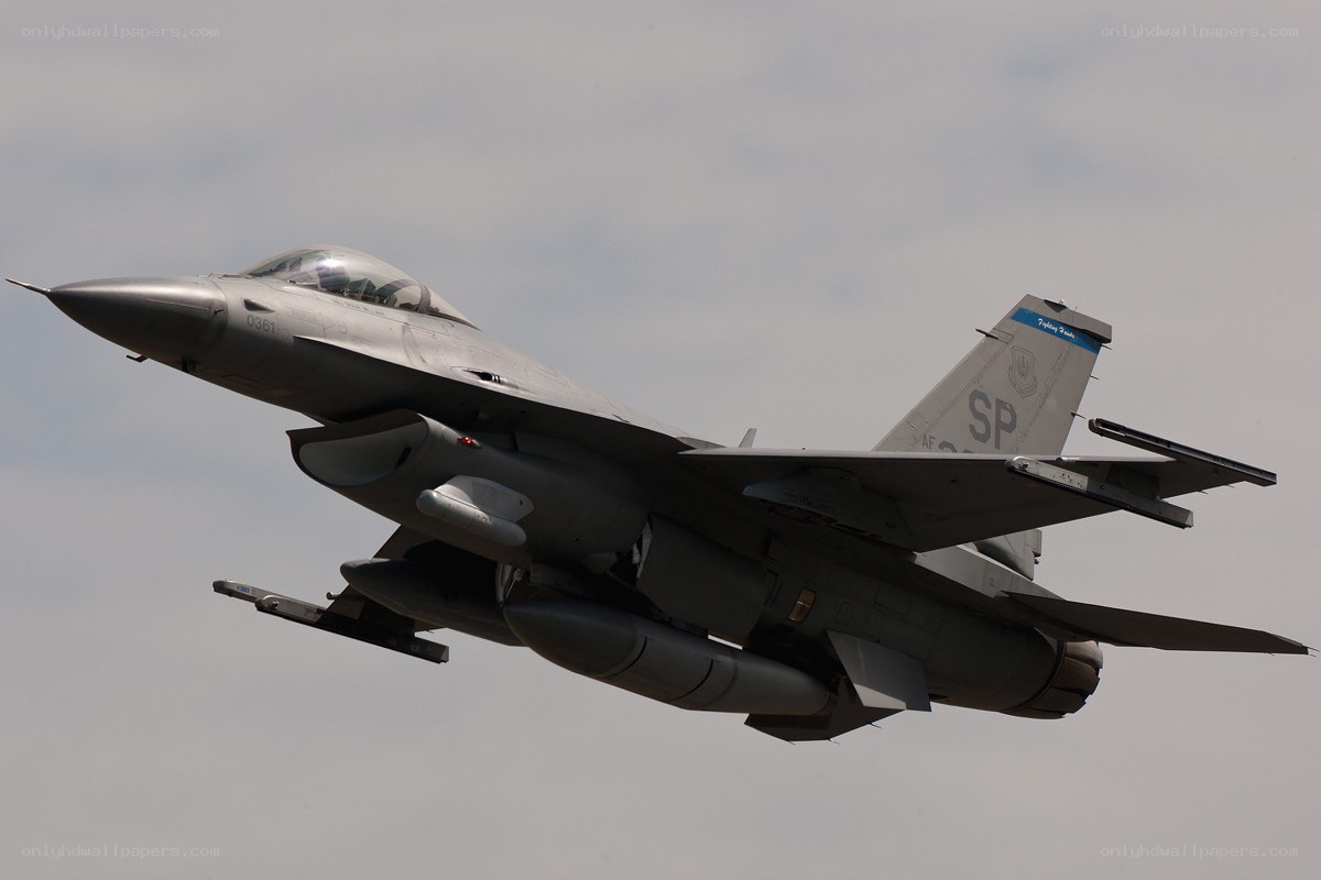 F-16 fighter jet in flight