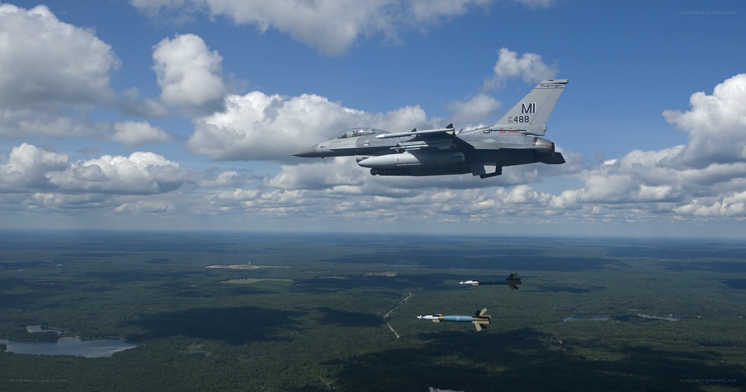 F-16 fighter jet in flight