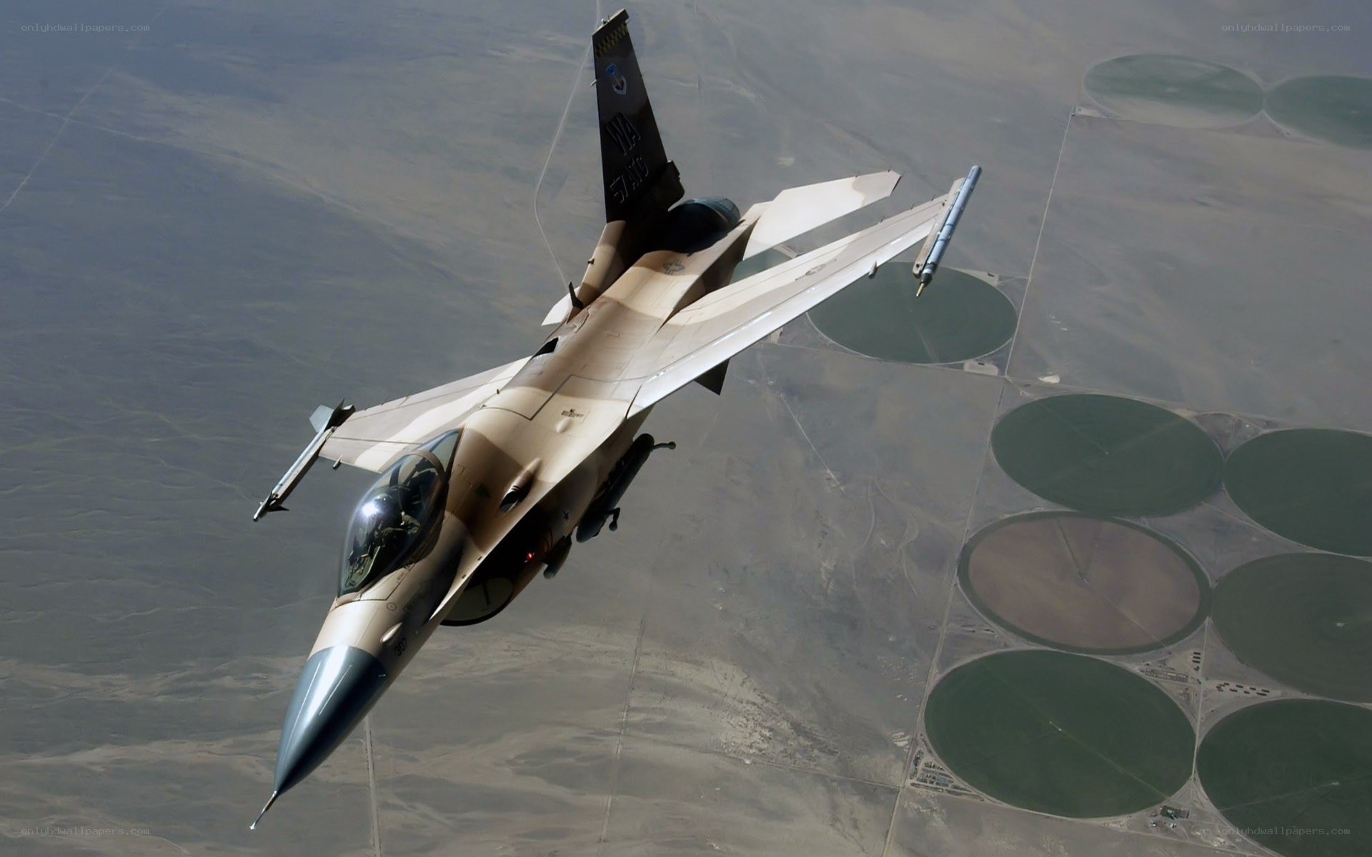 F-16 fighter jet in flight