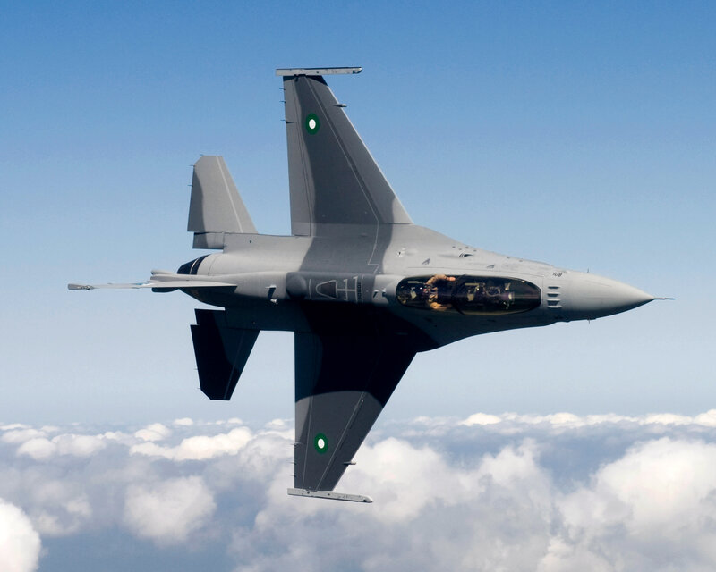 F-16 fighter jet in flight
