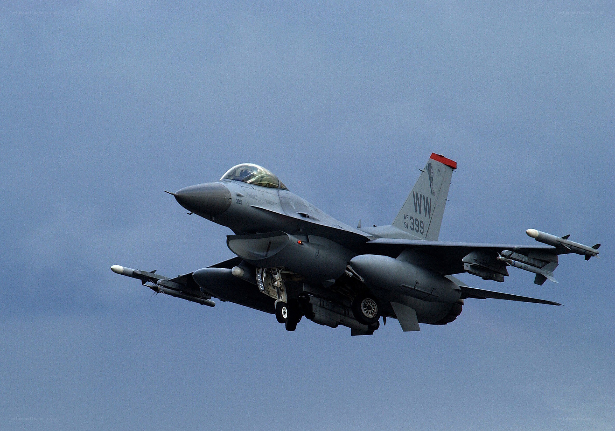 F-16 fighter jet in flight