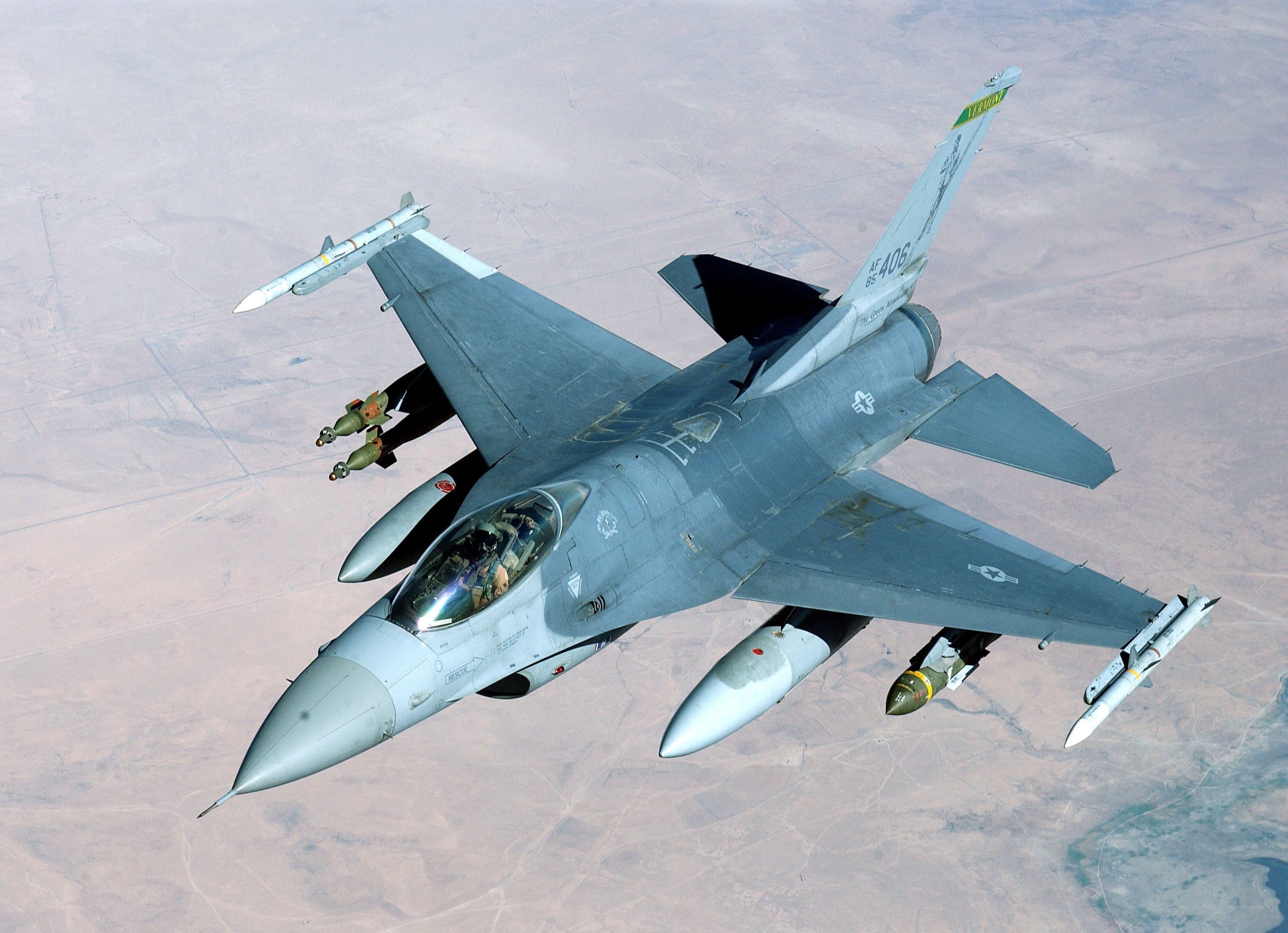 F-16 fighter jet in flight