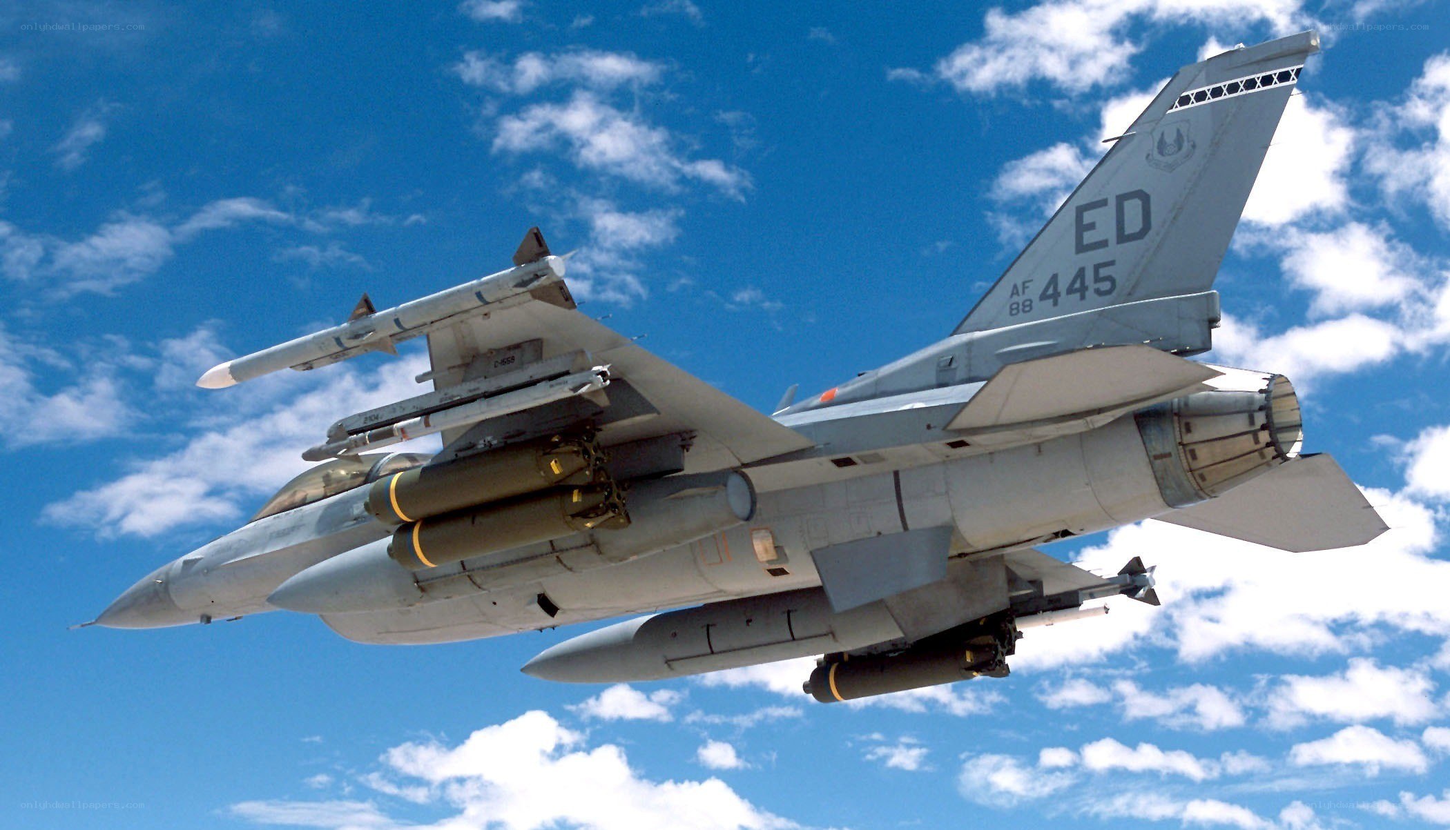F-16 fighter jet in flight