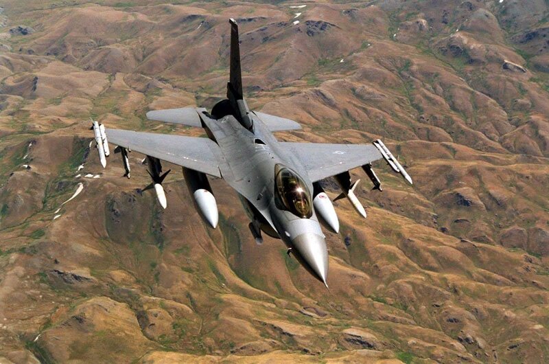 F-16 fighter jet in flight