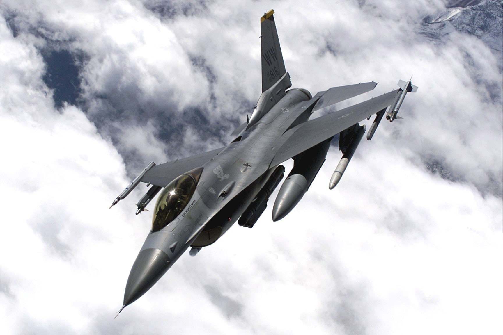 F-16 fighter jet in flight