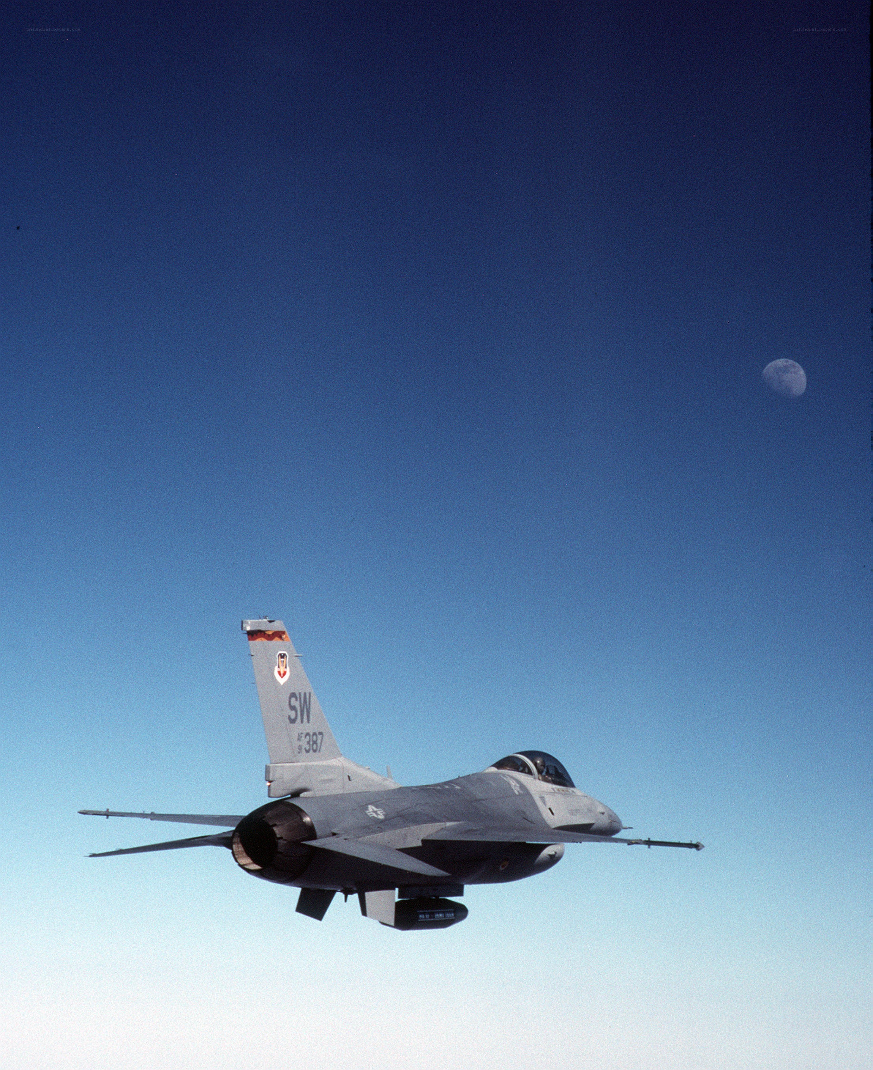 F-16 fighter jet in flight