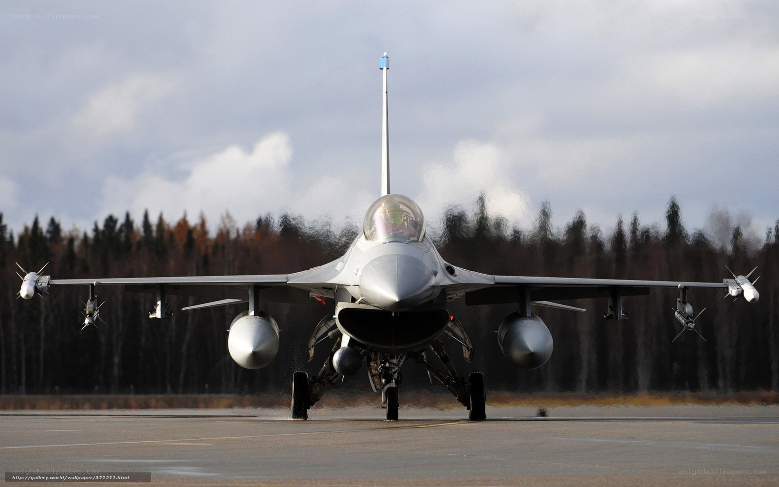F-16 fighter jet on runway
