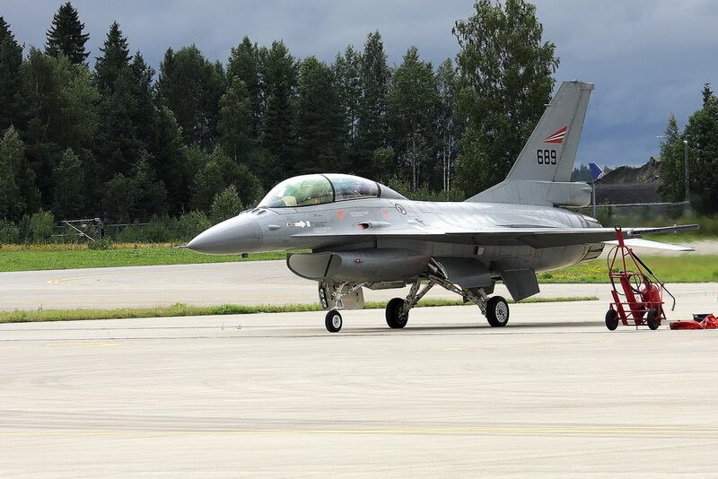 F-16 fighter jet on tarmac