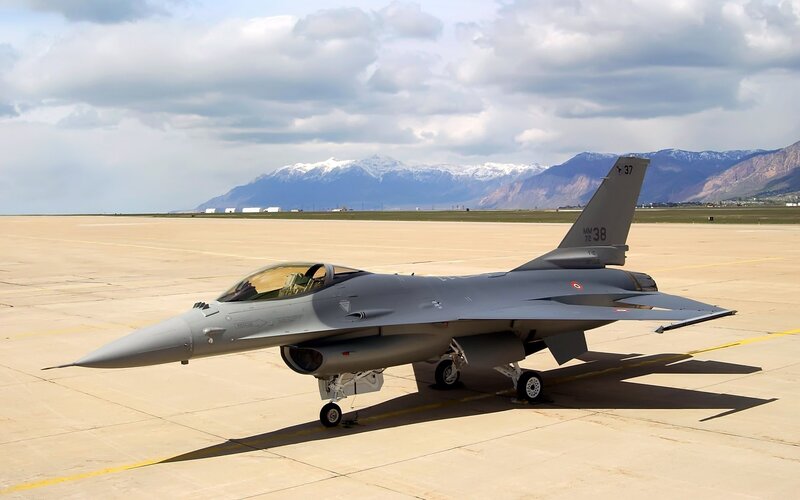 F-16 fighter jet on tarmac